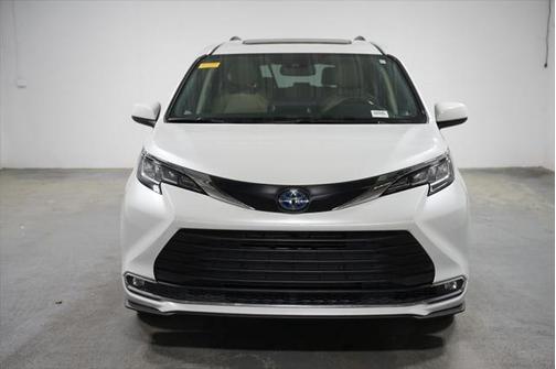 2022 Toyota Sienna XLE 8 Passenger