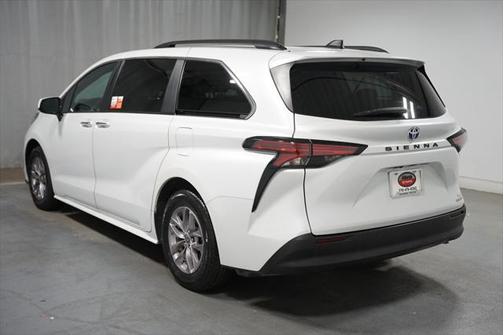 2022 Toyota Sienna XLE 8 Passenger