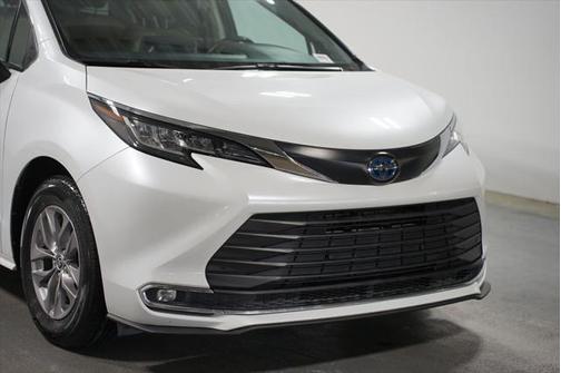 2022 Toyota Sienna XLE 8 Passenger