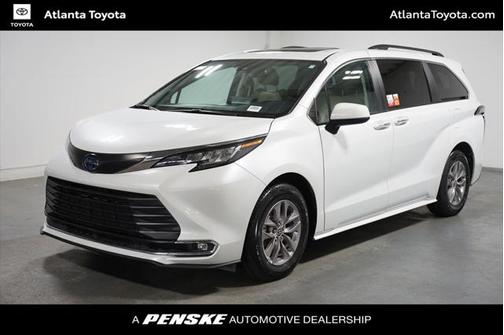2022 Toyota Sienna XLE 8 Passenger