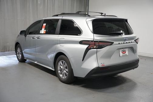2025 Toyota Sienna XLE