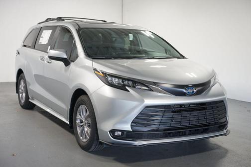 2025 Toyota Sienna XLE