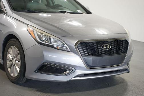 2017 Hyundai SONATA Hybrid SE