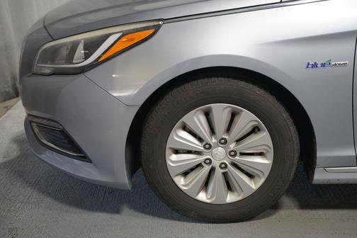 2017 Hyundai SONATA Hybrid SE
