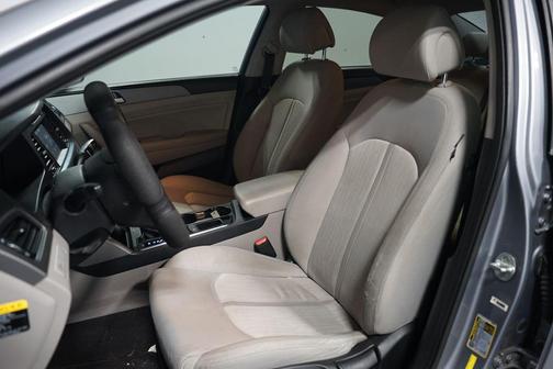 2017 Hyundai SONATA Hybrid SE