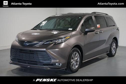 2022 Toyota Sienna XLE 8 Passenger