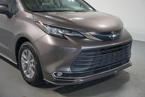 2022 Toyota Sienna XLE 8 Passenger