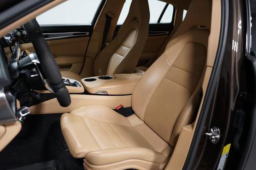2018 Porsche Panamera 4