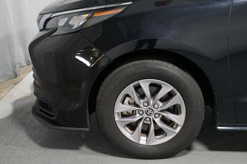 2024 Toyota Sienna LE