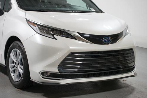 2025 Toyota Sienna Limited