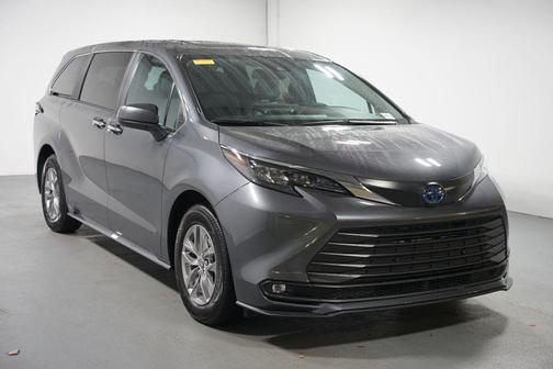 2025 Toyota Sienna XLE