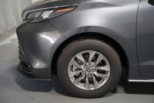 2025 Toyota Sienna XLE 8 Passenger