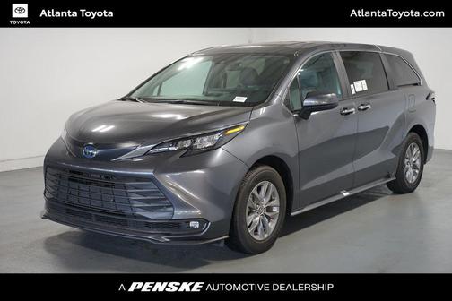2025 Toyota Sienna XLE 8 Passenger
