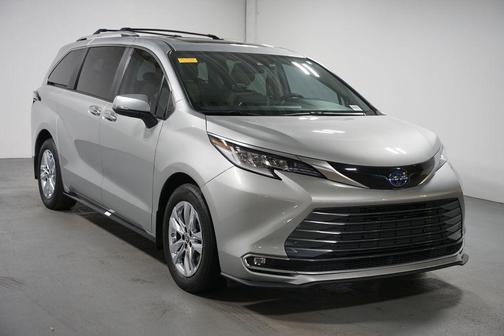 2023 Toyota Sienna Limited