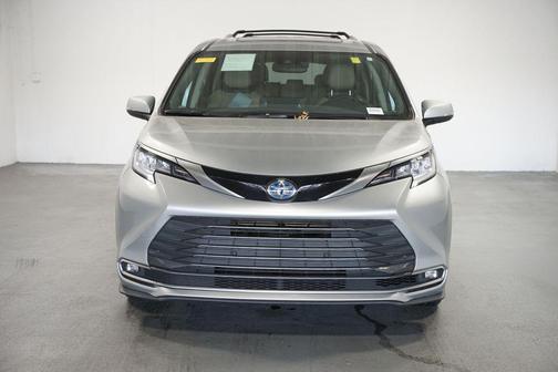 2023 Toyota Sienna Limited