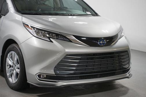 2023 Toyota Sienna Limited