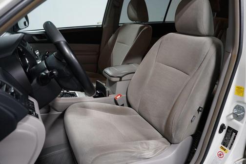 2011 Toyota Highlander SE