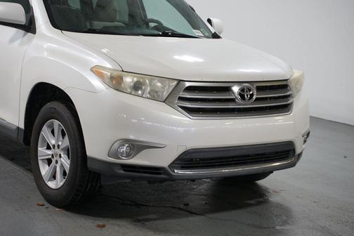 2011 Toyota Highlander SE