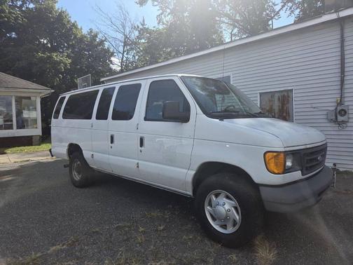 2007 Ford E350 Super Duty XL Wagon