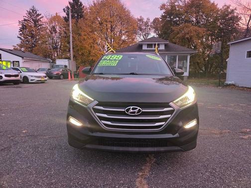 2017 Hyundai TUCSON SE