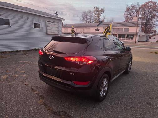 2017 Hyundai TUCSON SE