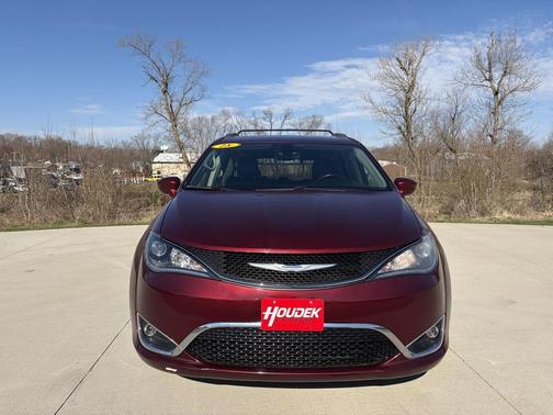 Velvet Red Pearlcoat 2018 Chrysler Pacifica Touring-L