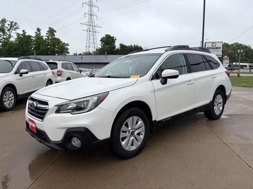 Crystal White Pearl 2018 Subaru Outback 2.5i Premium