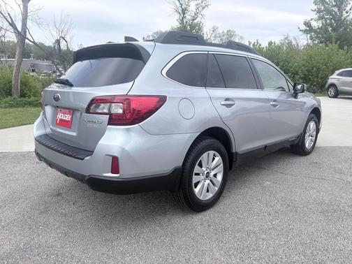 Ice Silver Metallic 2017 Subaru Outback 2.5i Premium