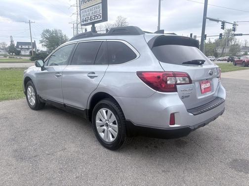 Ice Silver Metallic 2017 Subaru Outback 2.5i Premium