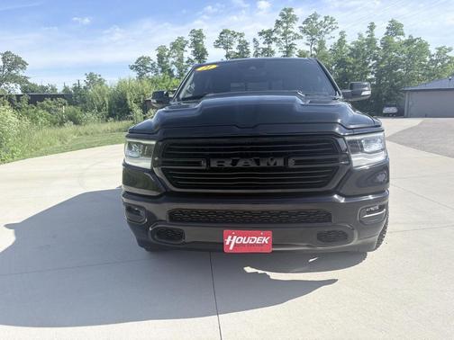 Diamond Black Crystal Pearl 2021 RAM 1500 Sport