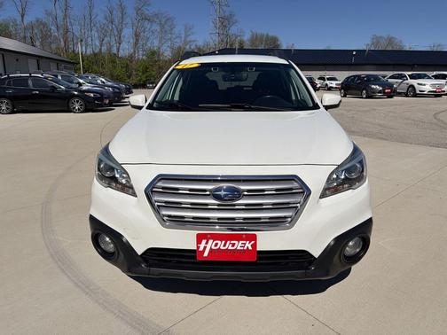 Crystal White Pearl 2017 Subaru Outback 2.5i Premium