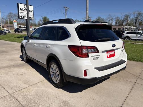 Crystal White Pearl 2017 Subaru Outback 2.5i Premium