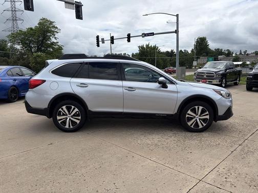 Ice Silver Metallic 2018 Subaru Outback 2.5i Limited