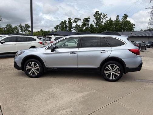 Ice Silver Metallic 2018 Subaru Outback 2.5i Limited