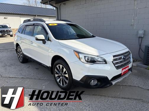 Crystal White Pearl 2016 Subaru Outback 3.6R Limited