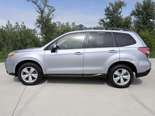 Ice Silver Metallic 2016 Subaru Forester 2.5i Premium