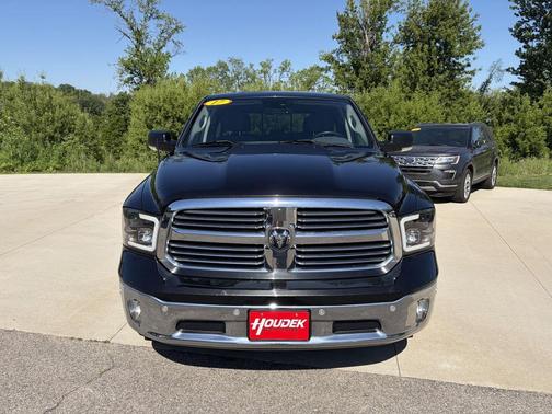 Brilliant Black Crystal Pearlcoat 2017 RAM 1500 Big Horn
