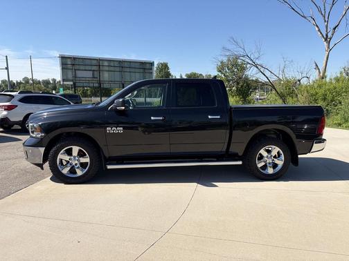 Brilliant Black Crystal Pearlcoat 2017 RAM 1500 Big Horn