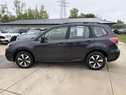 Crystal Black Silica 2018 Subaru Forester 2.5i