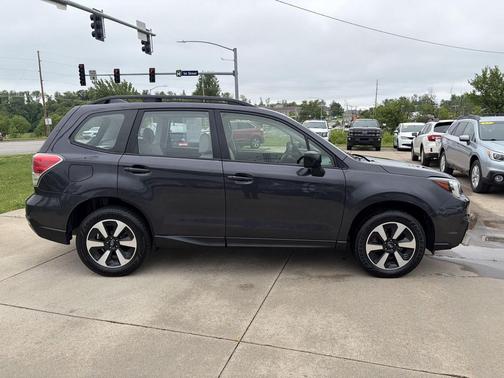 Crystal Black Silica 2018 Subaru Forester 2.5i
