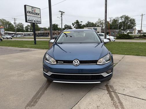 Silk Blue Metallic 2017 Volkswagen Golf Alltrack TSI SE