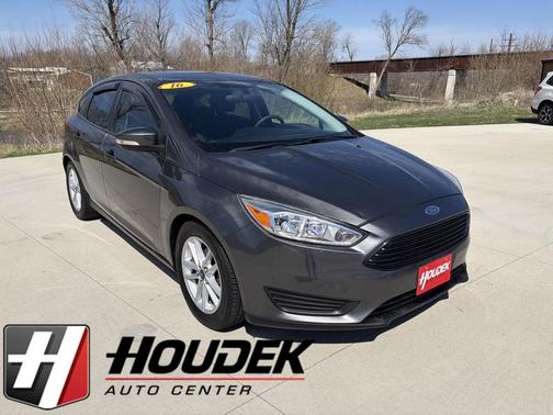 Magnetic 2016 Ford Focus SE