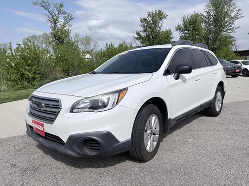 Crystal White Pearl 2017 Subaru Outback 2.5i