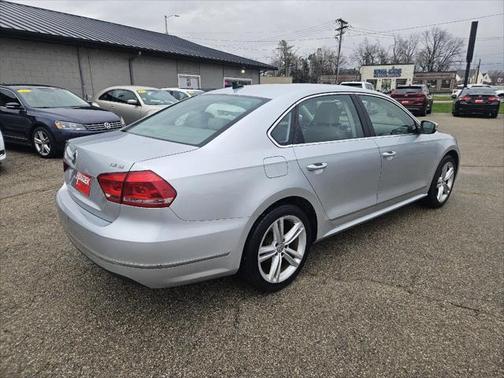 2015 Volkswagen Passat 1.8T Auto SE w/Sunroof & Nav