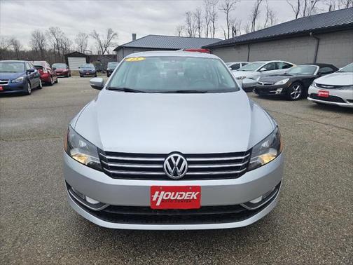 2015 Volkswagen Passat 1.8T Auto SE w/Sunroof & Nav