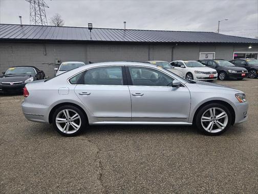 2015 Volkswagen Passat 1.8T Auto SE w/Sunroof & Nav