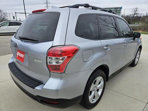Ice Silver Metallic 2016 Subaru Forester 2.5i Premium