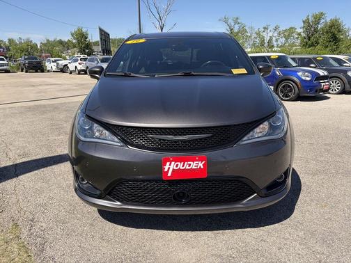Granite Crystal Metallic Clearcoat 2019 Chrysler Pacifica Touring Plus