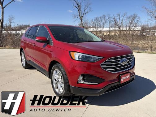 Rapid Red Metallic Tinted Clearcoat 2022 Ford Edge Titanium