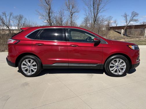 Rapid Red Metallic Tinted Clearcoat 2022 Ford Edge Titanium